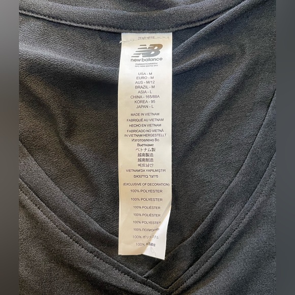 New w/ Tags!! New Balance- Black Heather Sport V-Neck Tee - Women’s Shirt - Picture 4 of 5